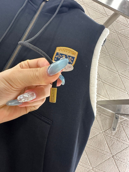 25fw Wear teddy vests on both sides