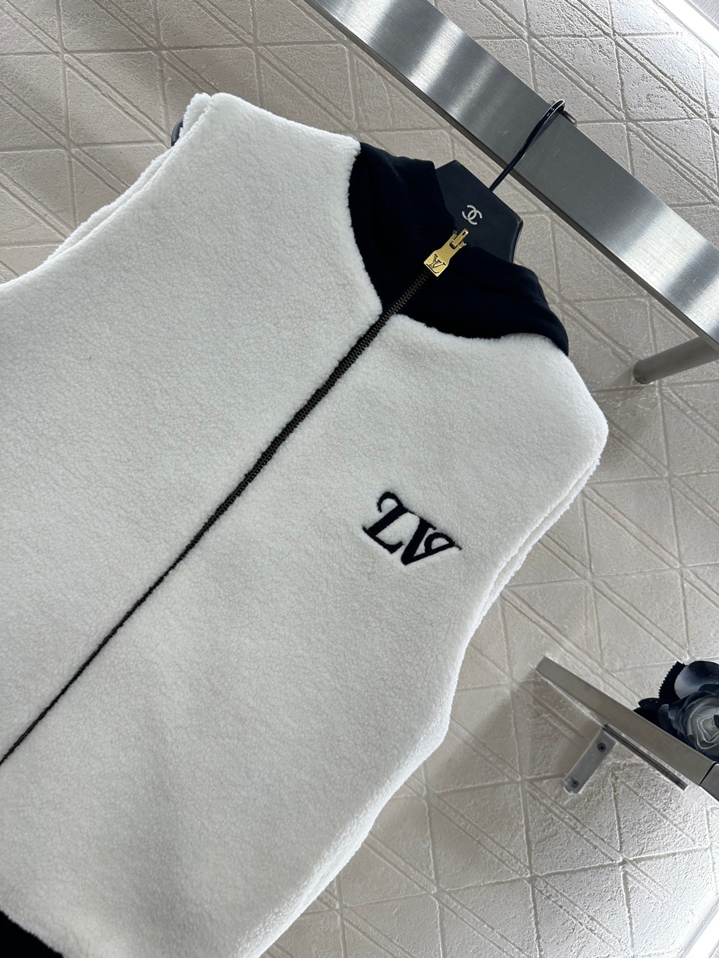 25fw Wear teddy vests on both sides