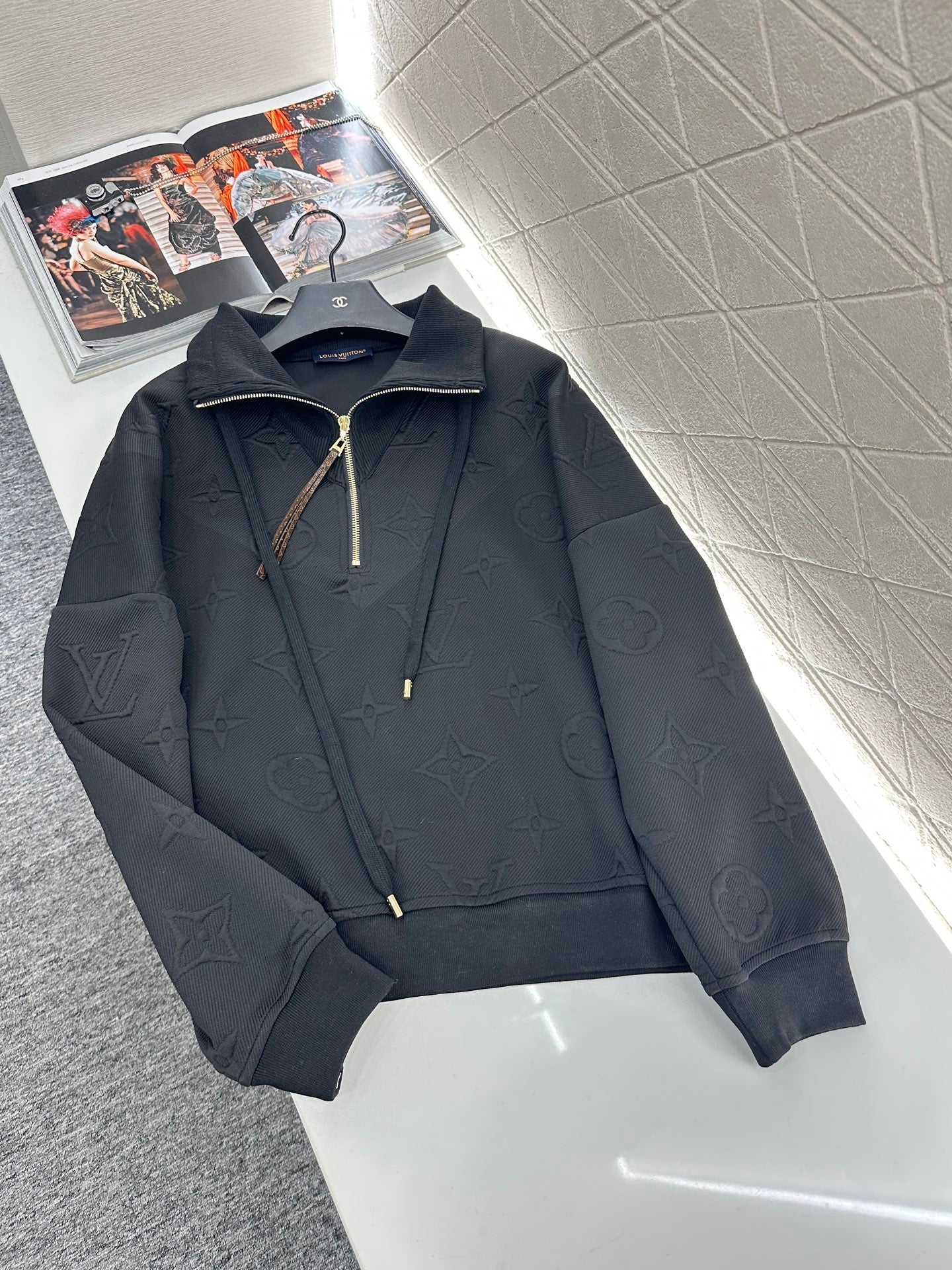 25fw Embossed half open hoodie