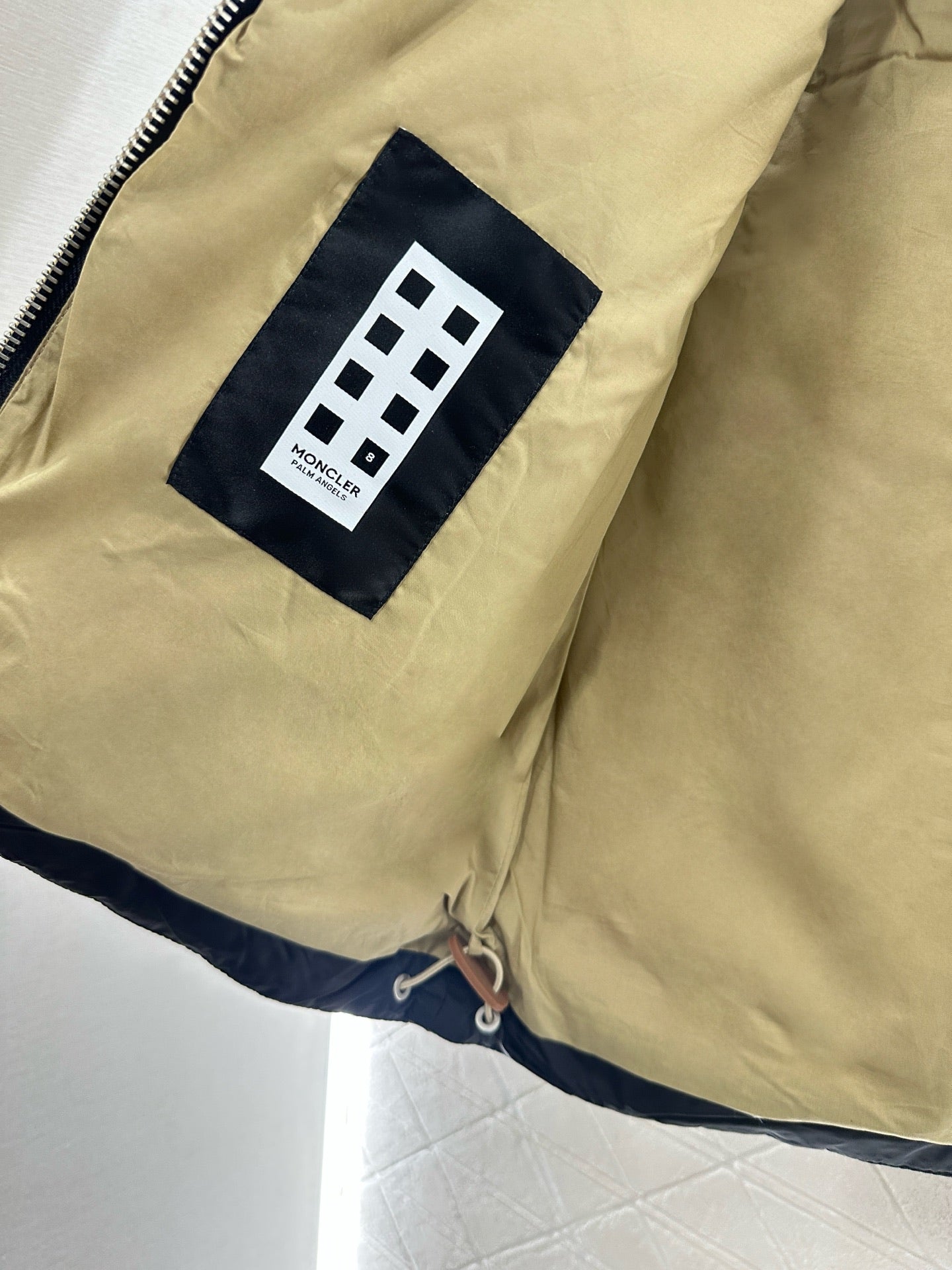 25fw Stand up collar contrasting down vest