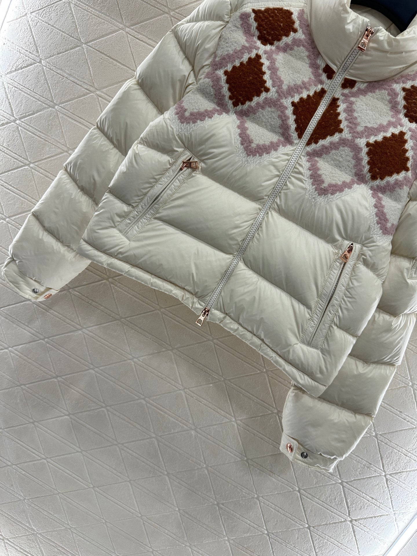 25fw Lingge embroidered spliced down jacket