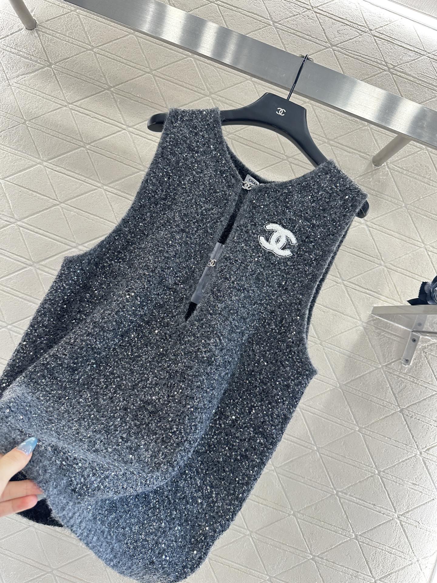 25fw Silver knit vest