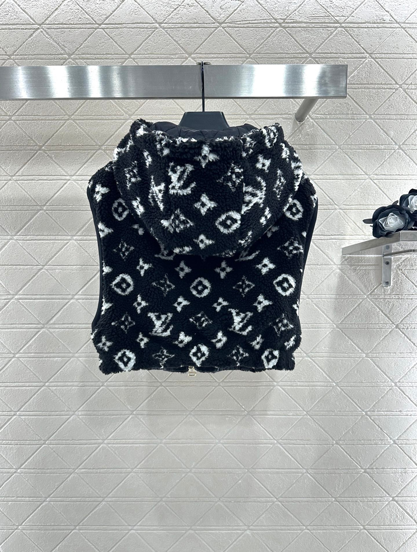 25fw Hooded Teddy Plush Camry Vest