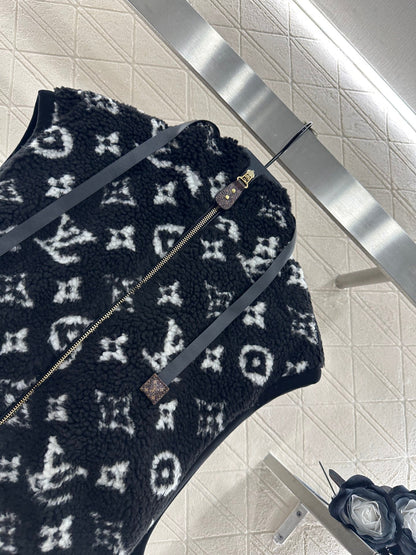 25fw Hooded Teddy Plush Camry Vest