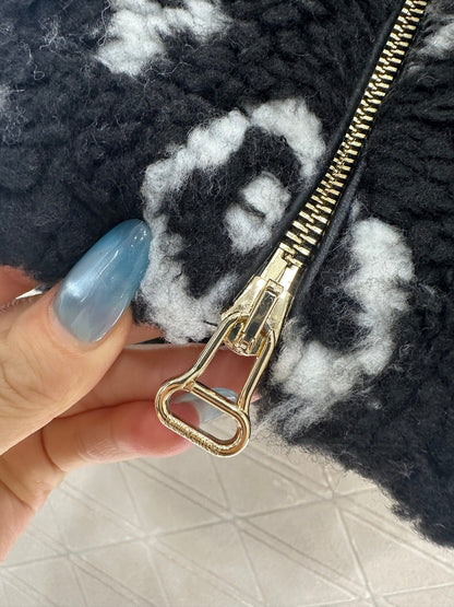 25fw Hooded Teddy Plush Camry Vest