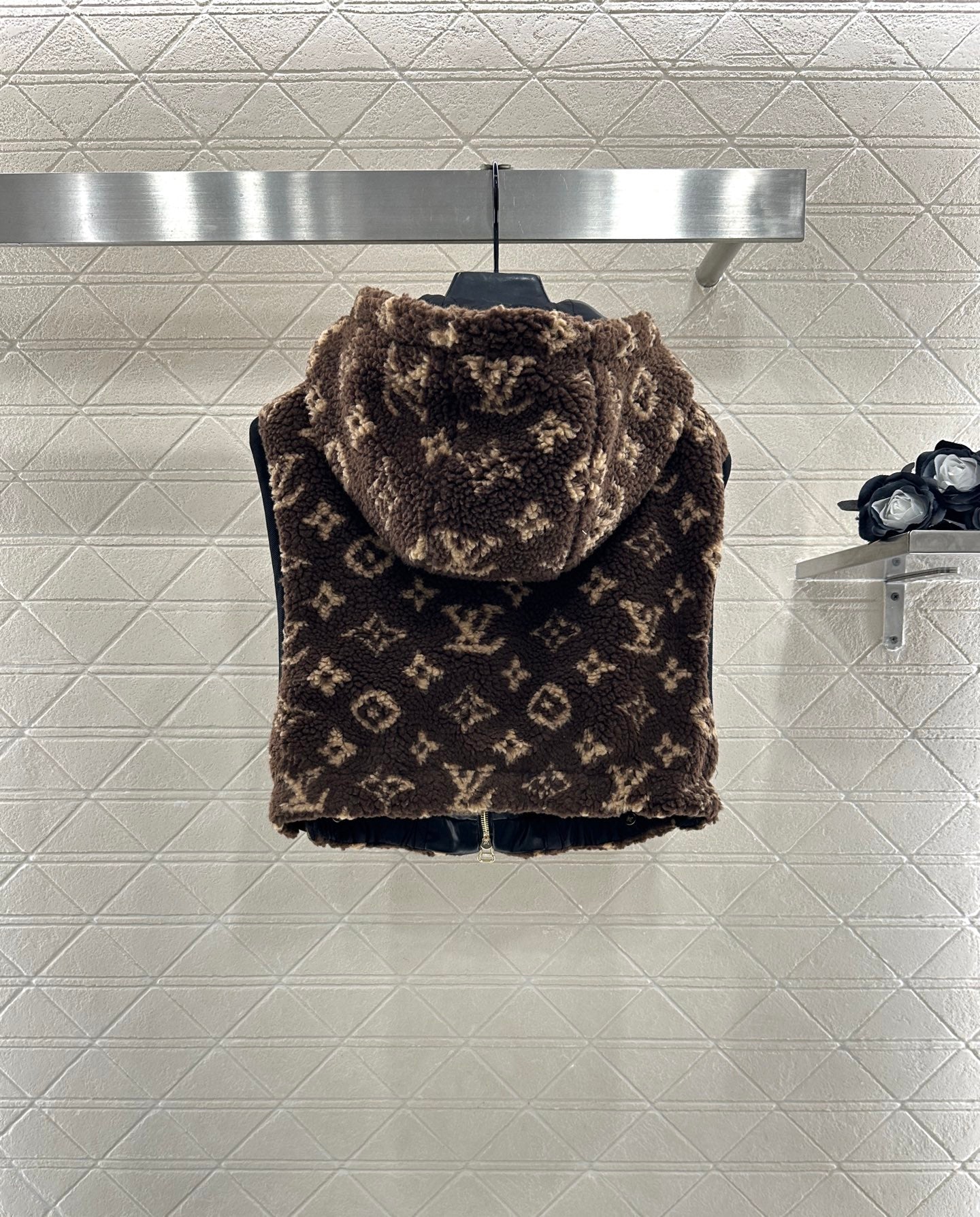 25fw Hooded Teddy Plush Camry Vest