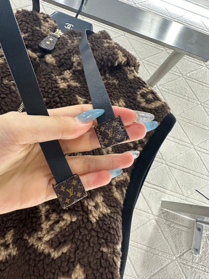 25fw Hooded Teddy Plush Camry Vest