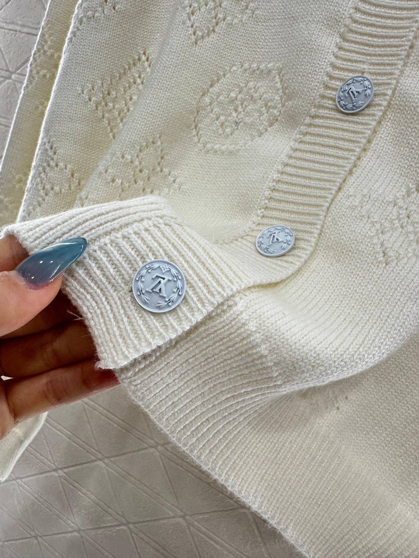 25fw Hollow knit round neck cardigan