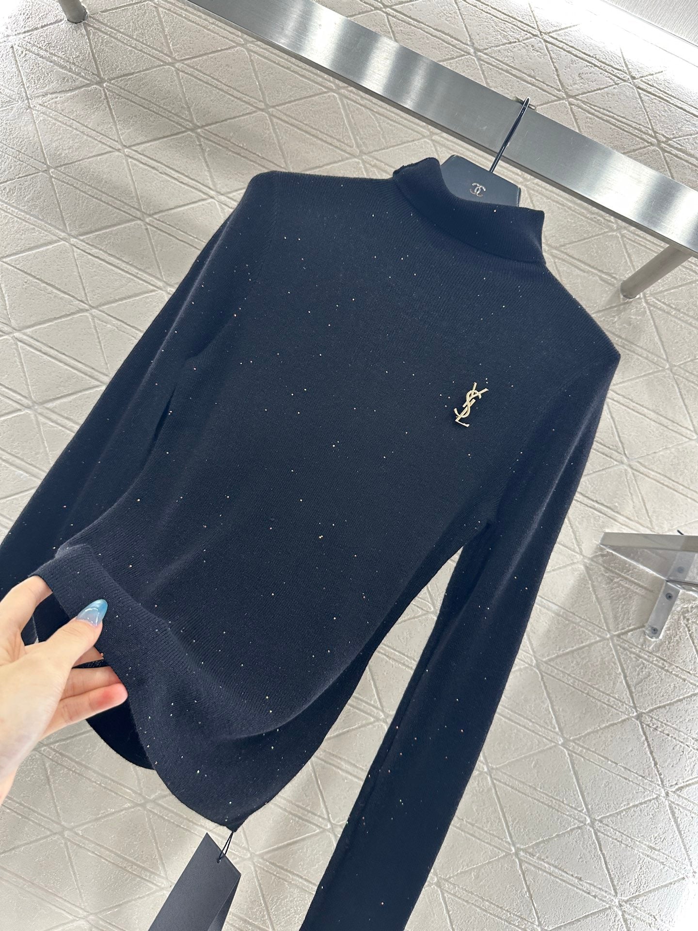 25fw High neck brooch base shirt