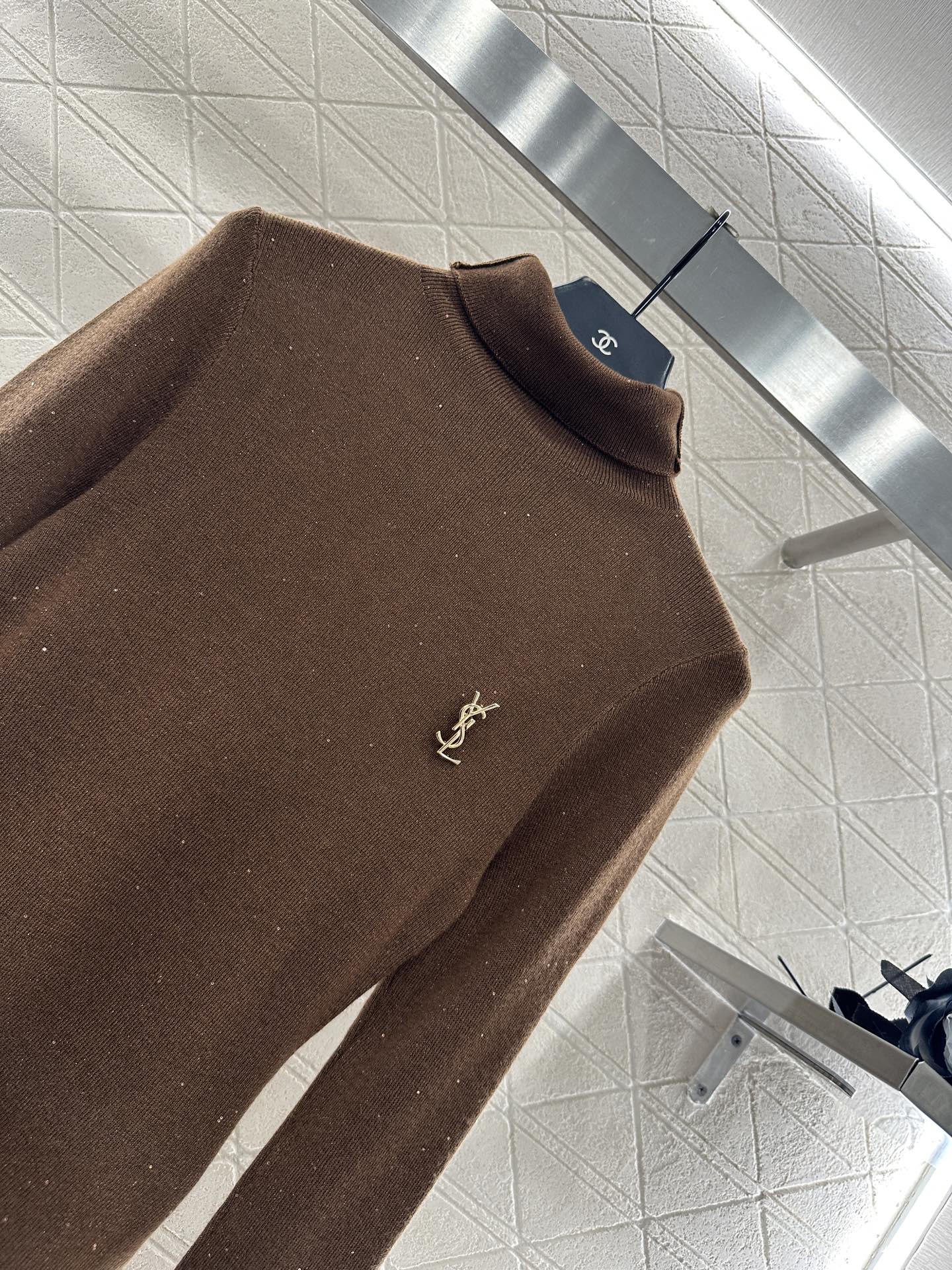 25fw High neck brooch base shirt