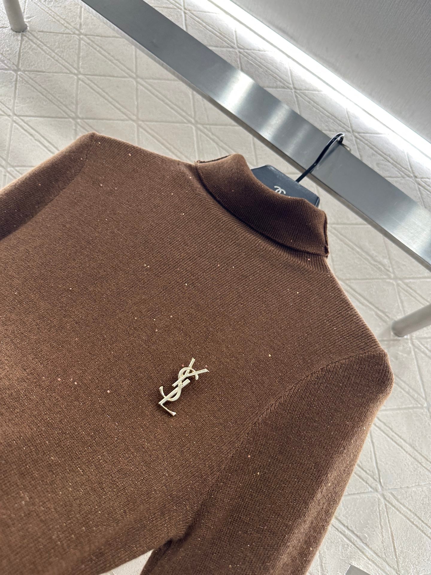 25fw High neck brooch base shirt