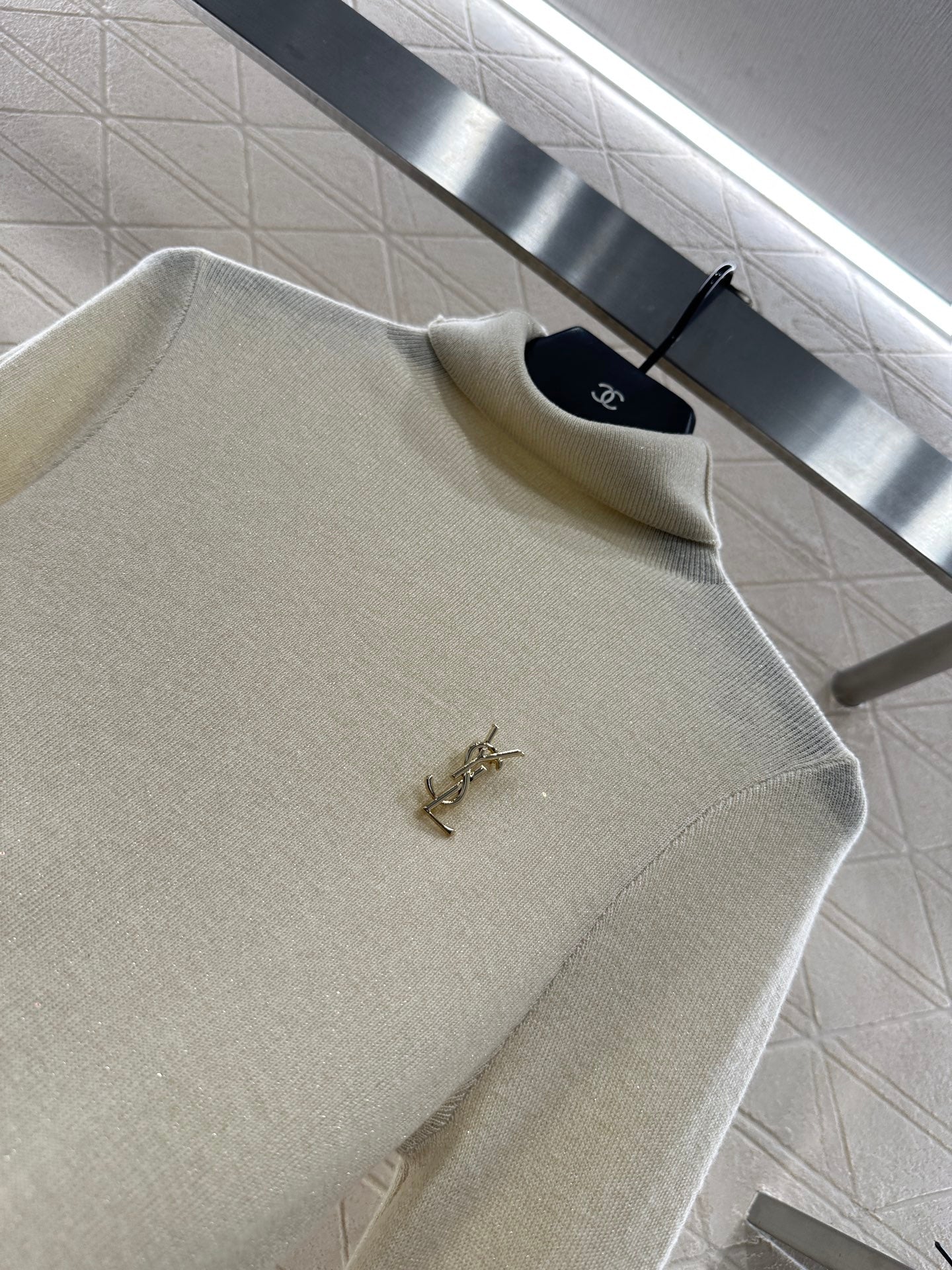 25fw High neck brooch base shirt