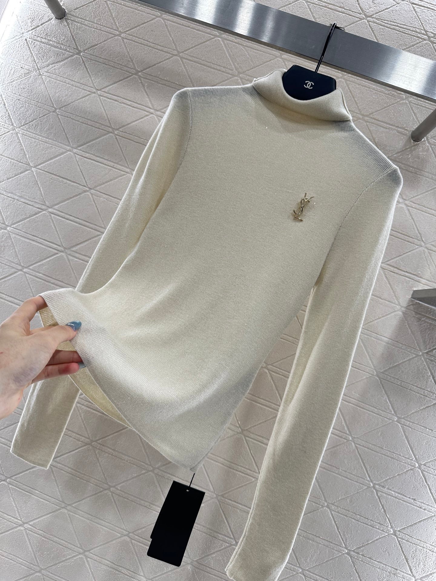 25fw High neck brooch base shirt