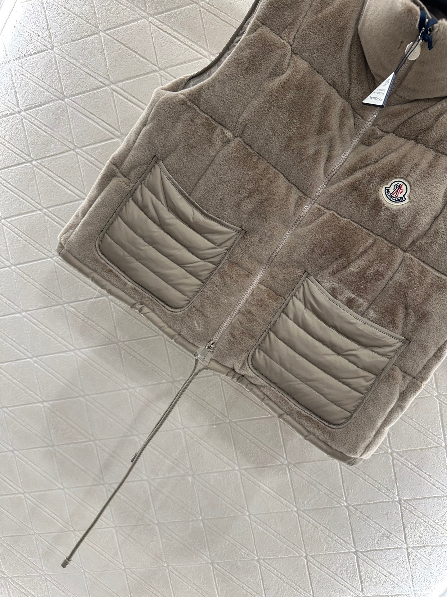 25fw Standing collar down vest