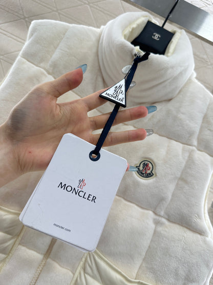 25fw Standing collar down vest