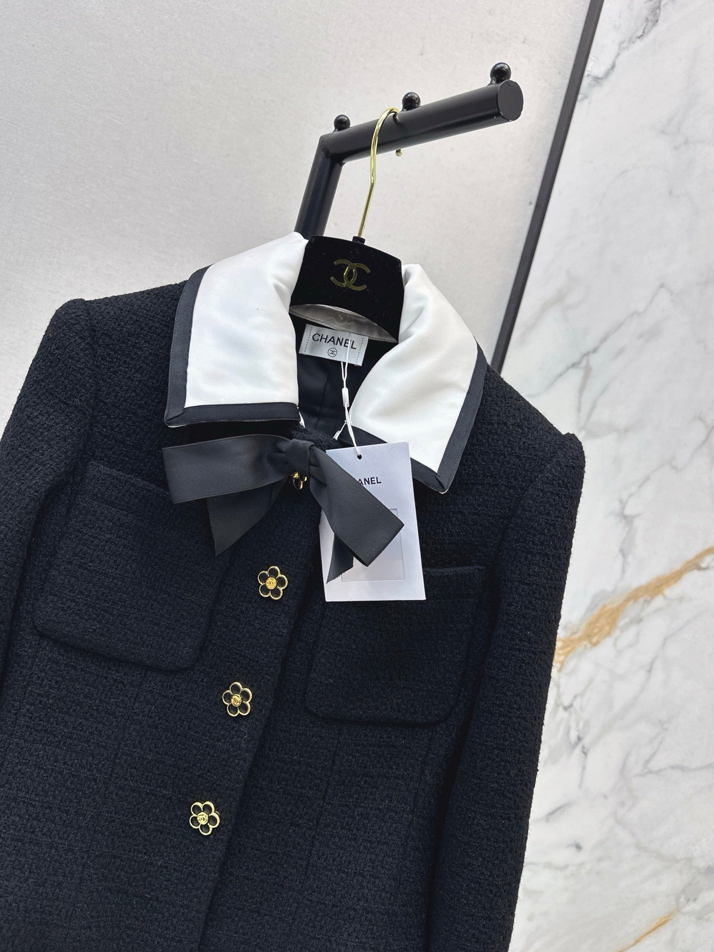 25fw Contrasting lapel jacket