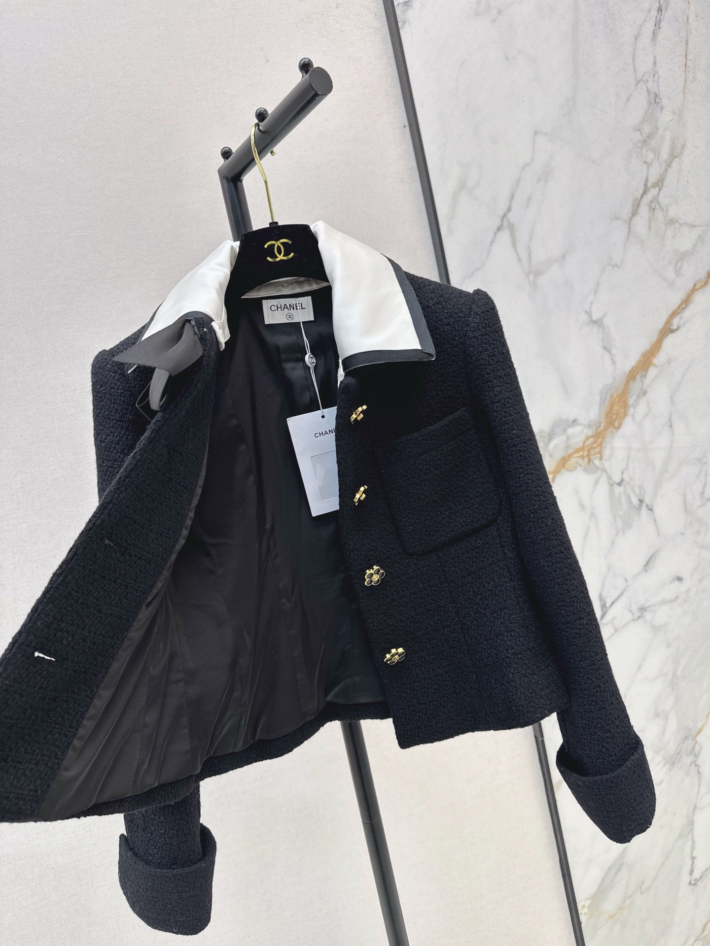 25fw Contrasting lapel jacket