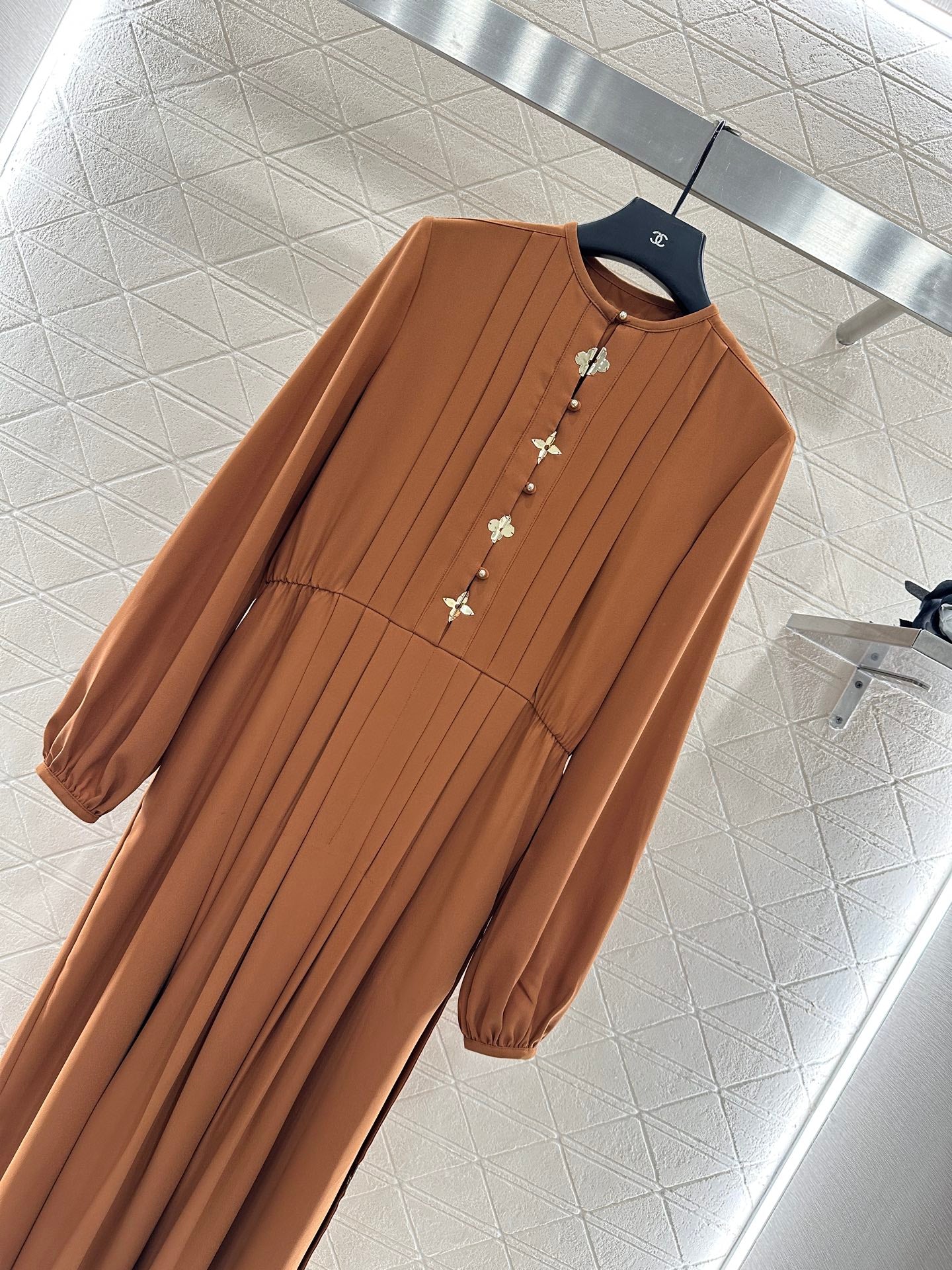 25fw Clover pleated dress