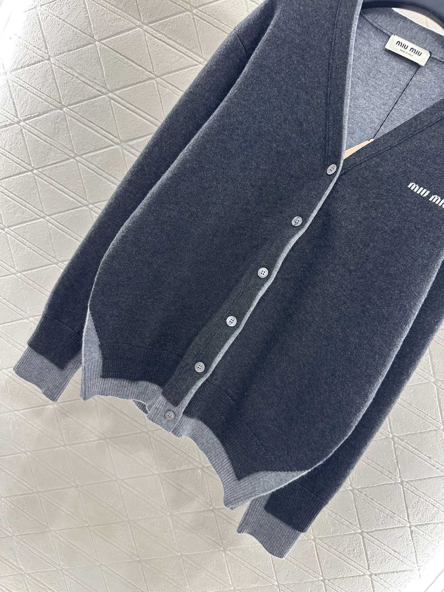 25fw Two contrasting fake cardigans