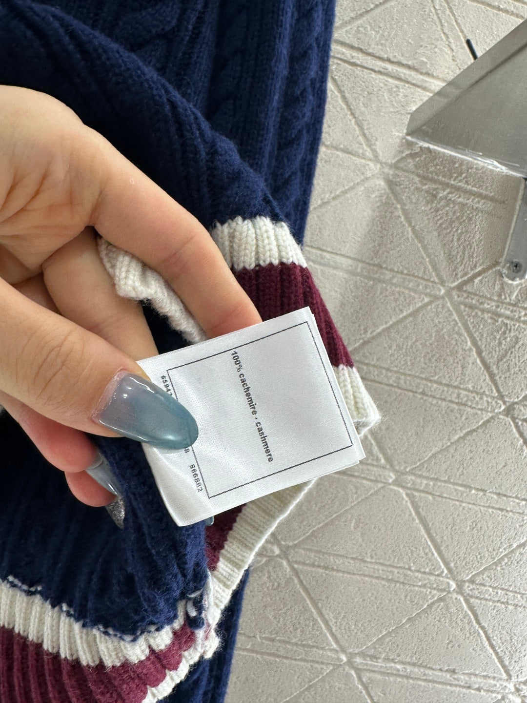 25fw Fried Dough Twists color contrast sweater