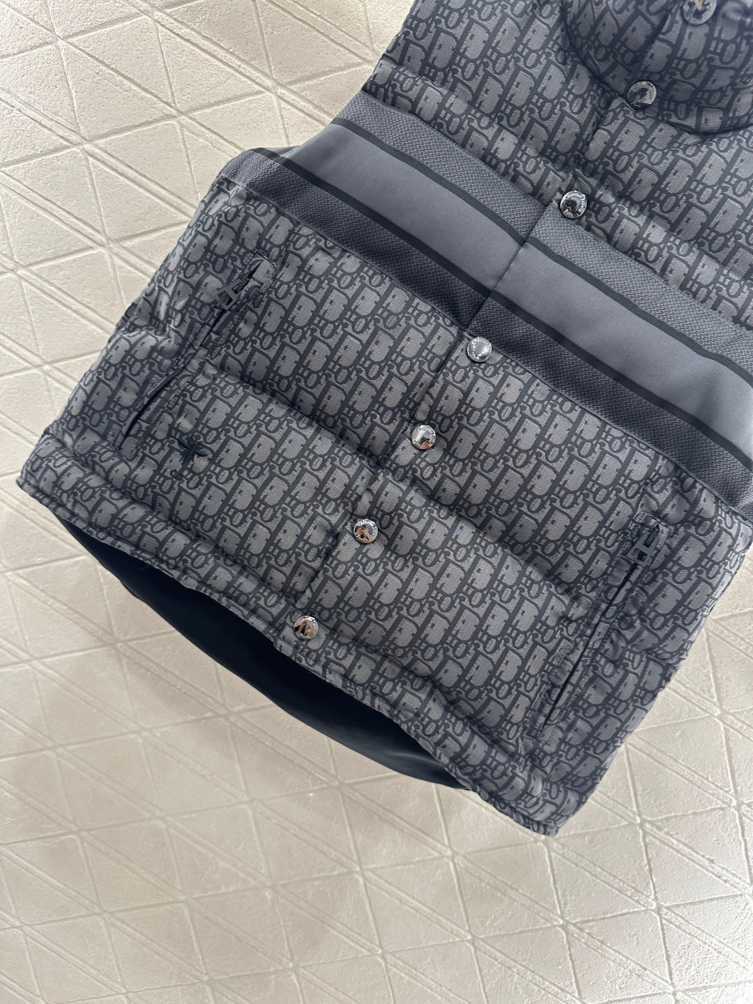 25fw Stand up collar jacquard down vest