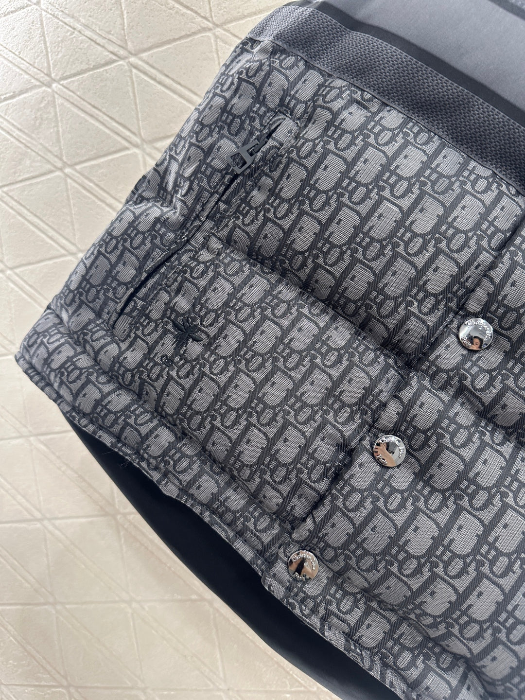 25fw Stand up collar jacquard down vest