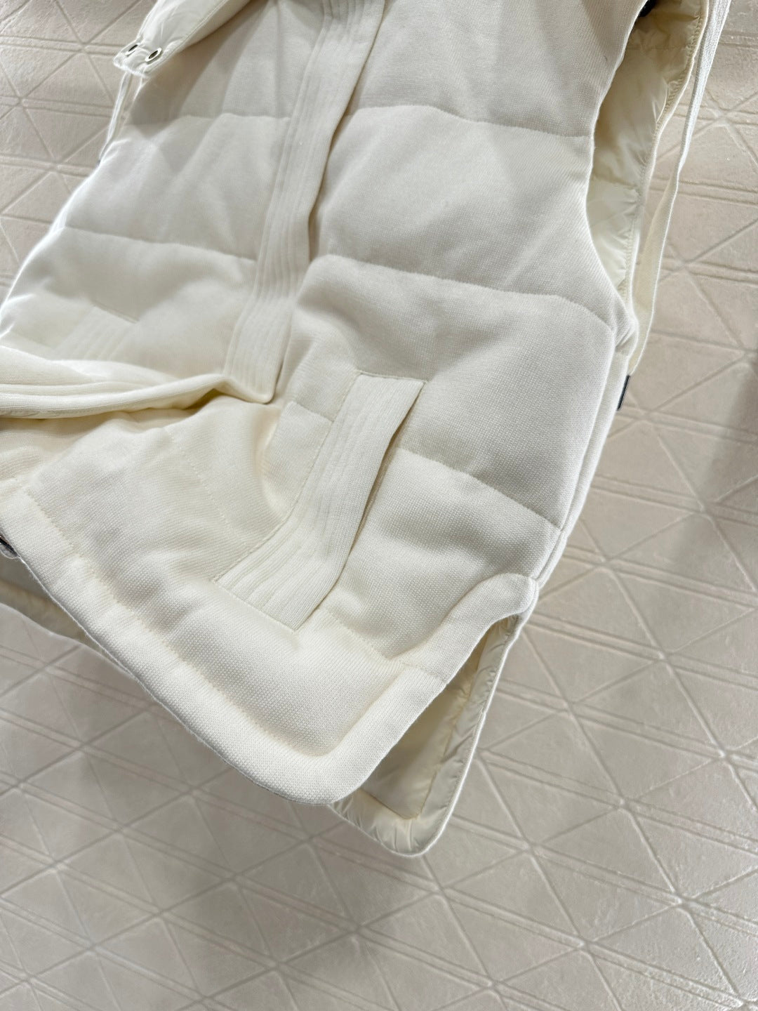 25fw Detachable hooded double-sided down vest