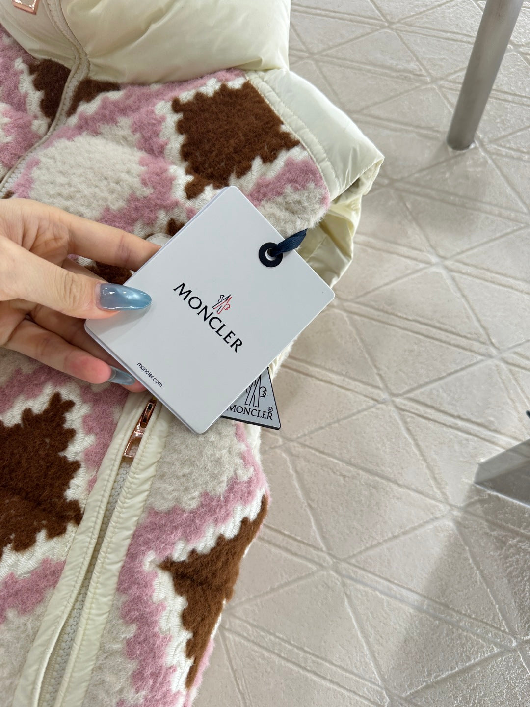 25fw Lingge embroidered spliced down vest