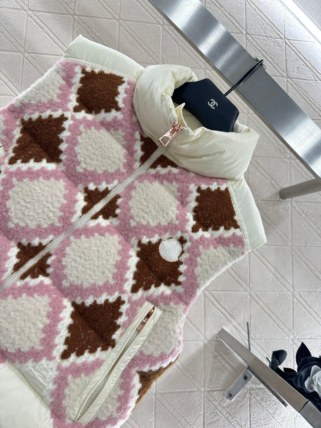 25fw Lingge embroidered spliced down vest