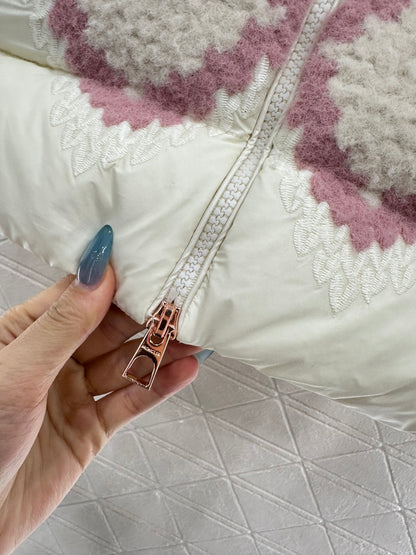 25fw Lingge embroidered spliced down vest