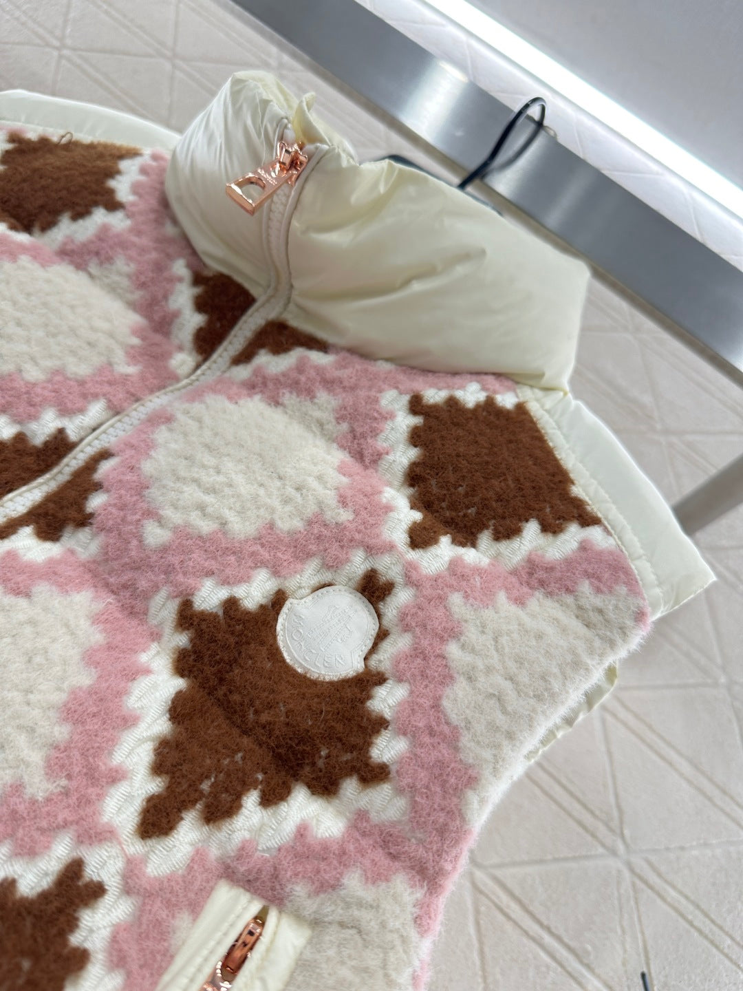 25fw Lingge embroidered spliced down vest