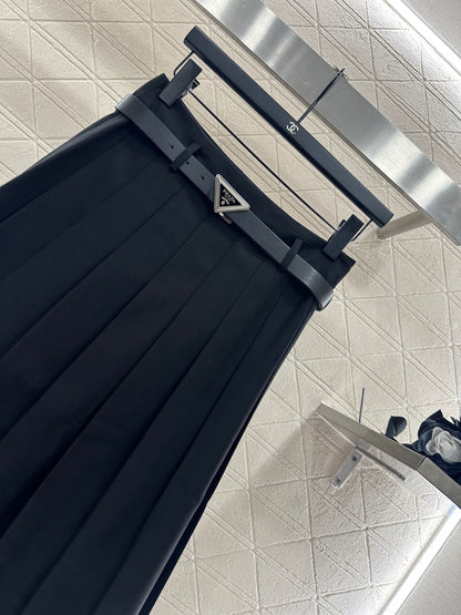 25fw Mid length pleated skirt with waist belt