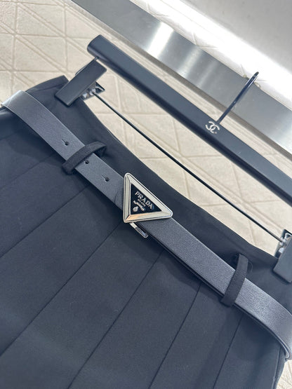 25fw Mid length pleated skirt with waist belt