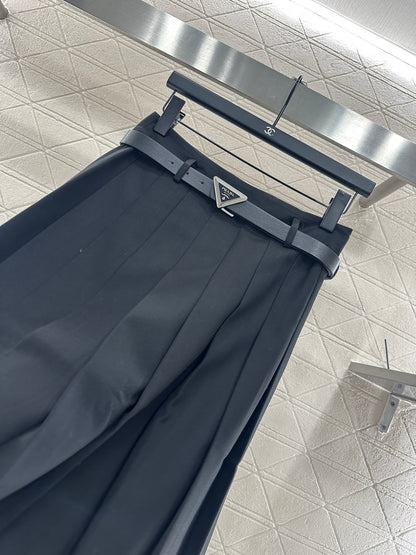 25fw Mid length pleated skirt with waist belt