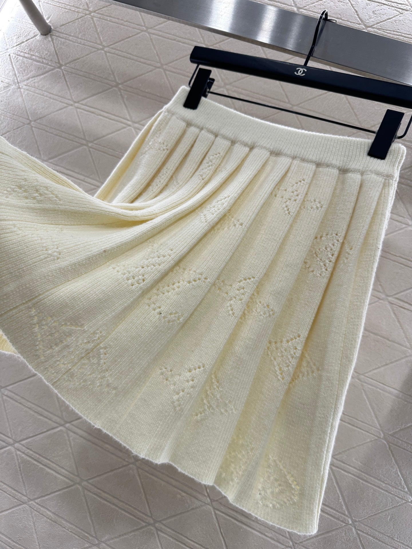 Jacquard knitted cardigan pleated skirt set