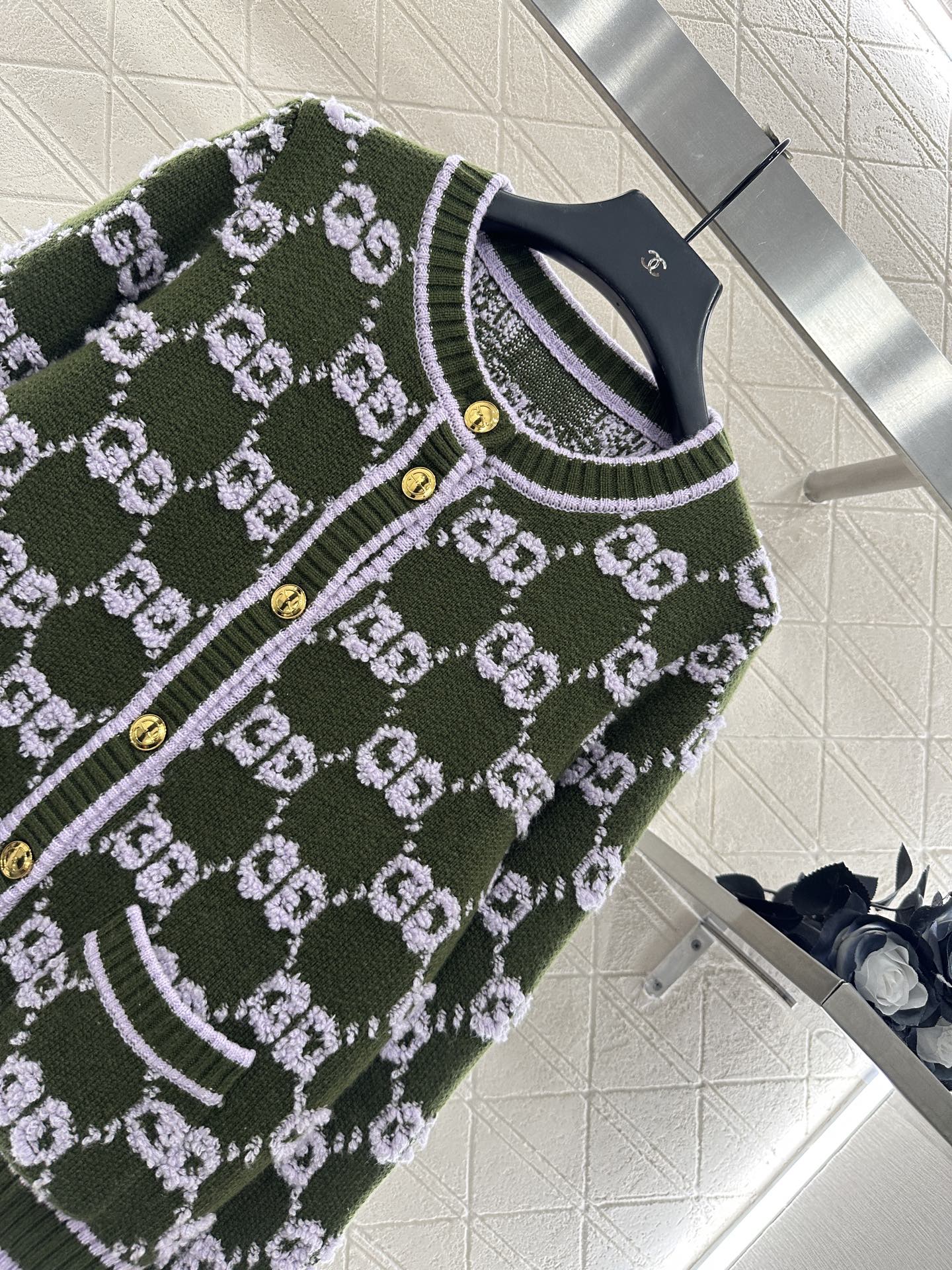 Round neck jacquard knitted cardigan