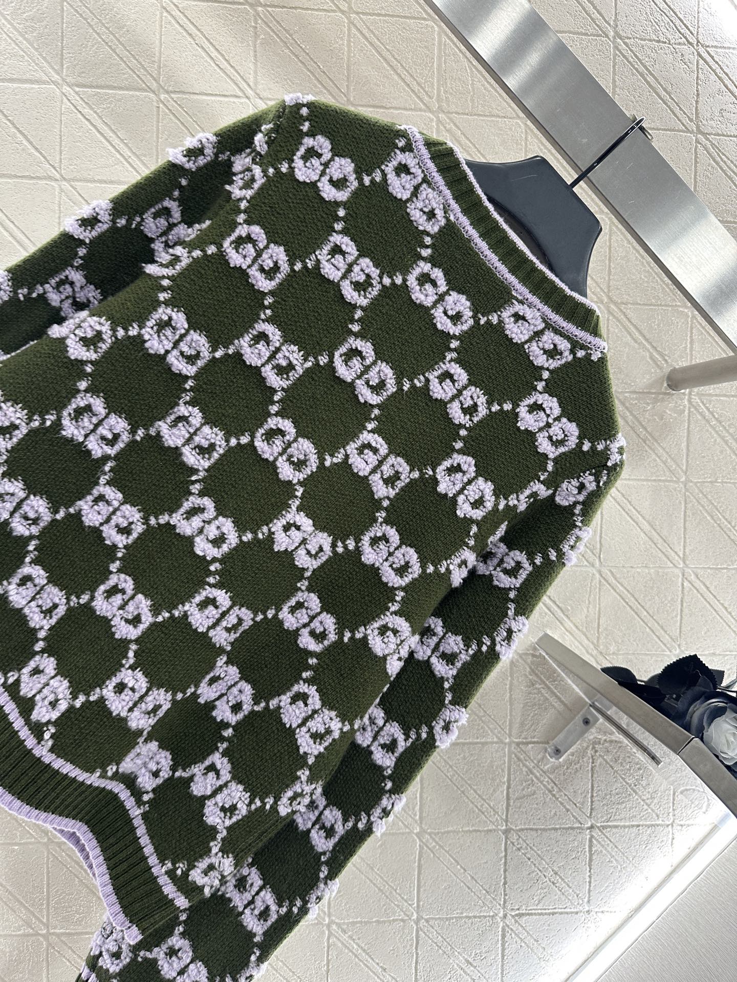 Round neck jacquard knitted cardigan