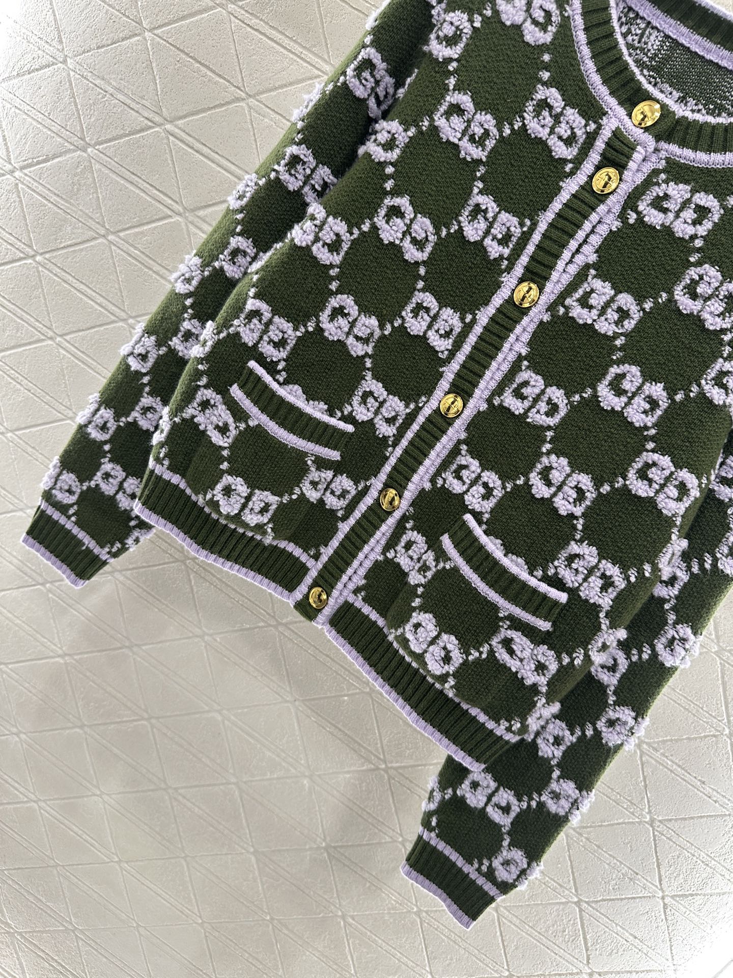 Round neck jacquard knitted cardigan