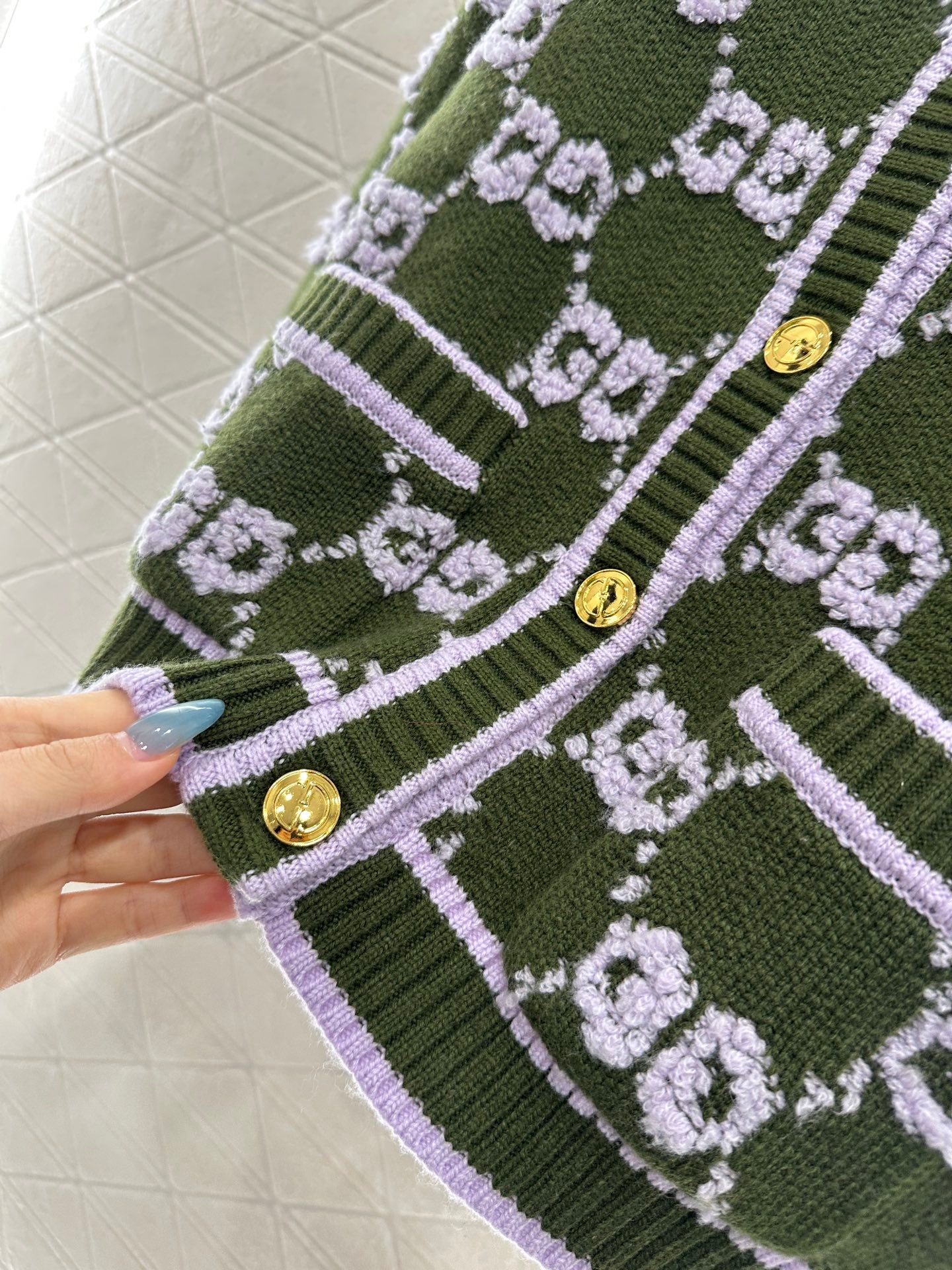 Round neck jacquard knitted cardigan