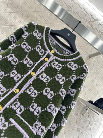 Round neck jacquard knitted cardigan