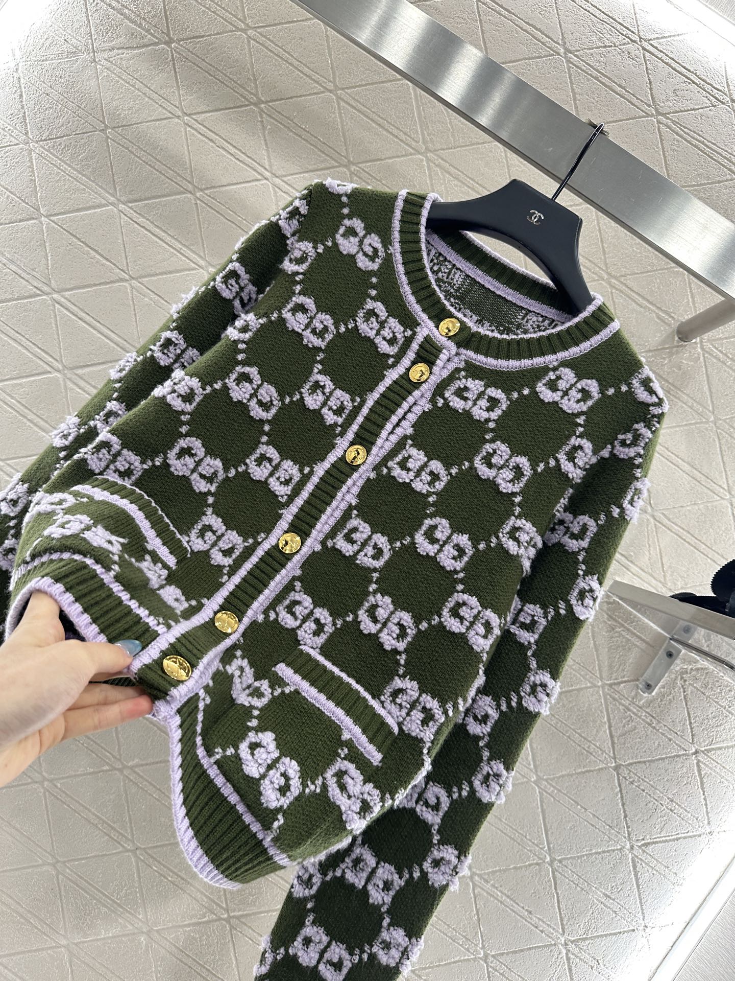 Round neck jacquard knitted cardigan