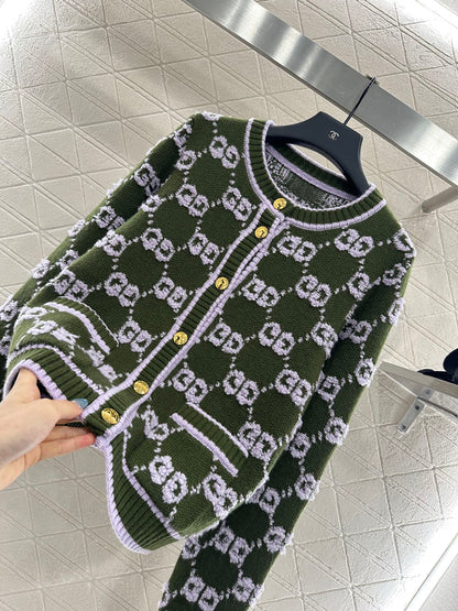 Round neck jacquard knitted cardigan