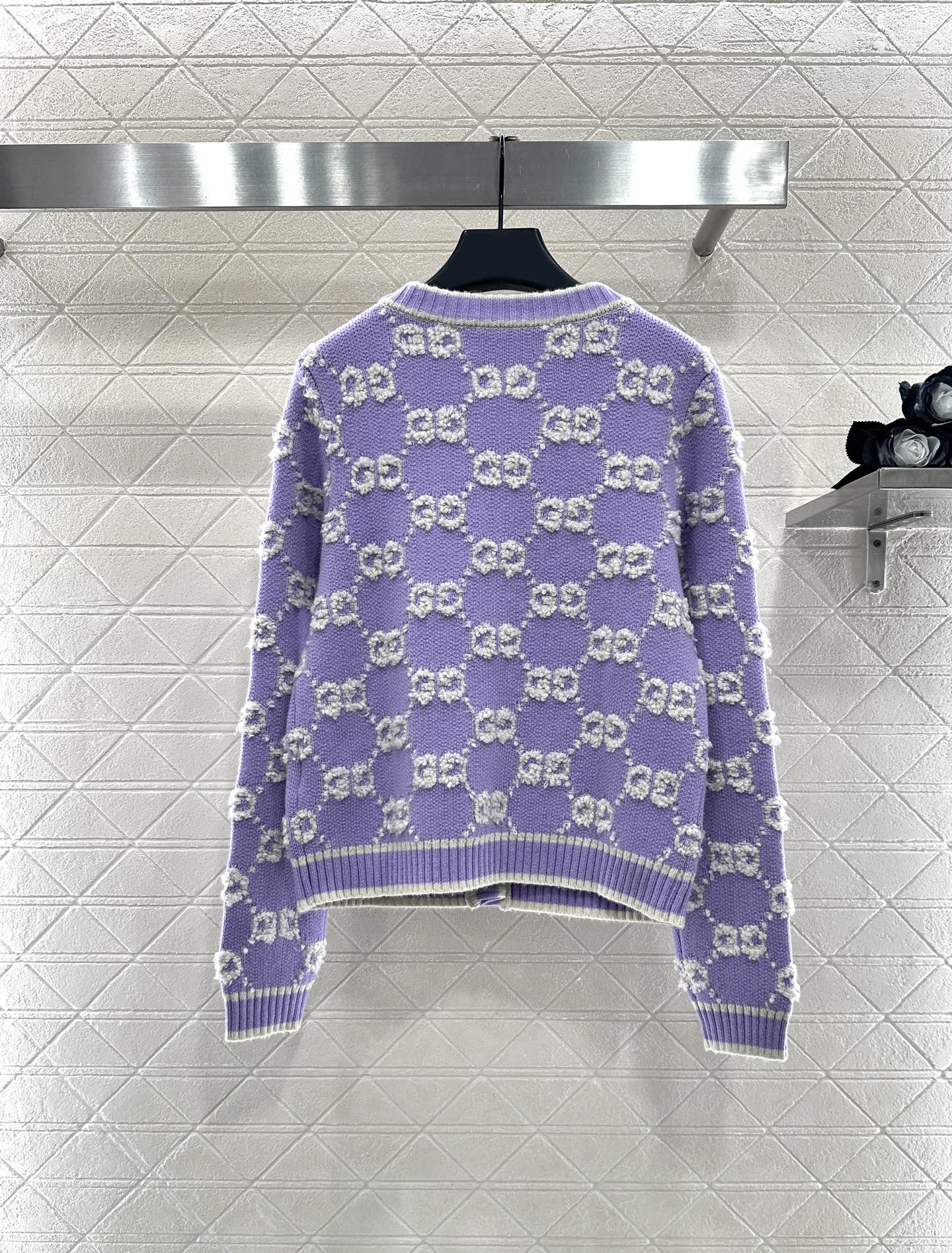 Round neck jacquard knitted cardigan