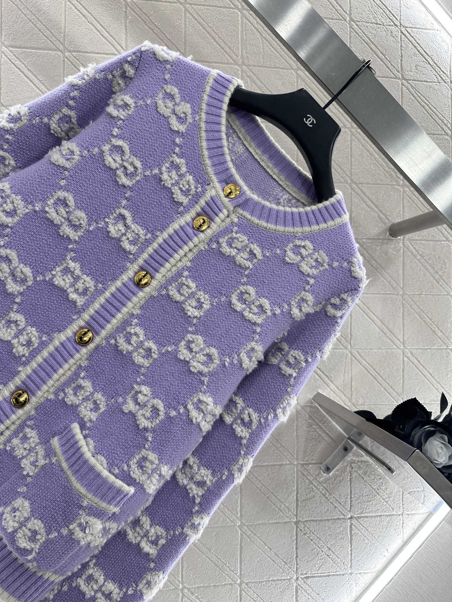 Round neck jacquard knitted cardigan