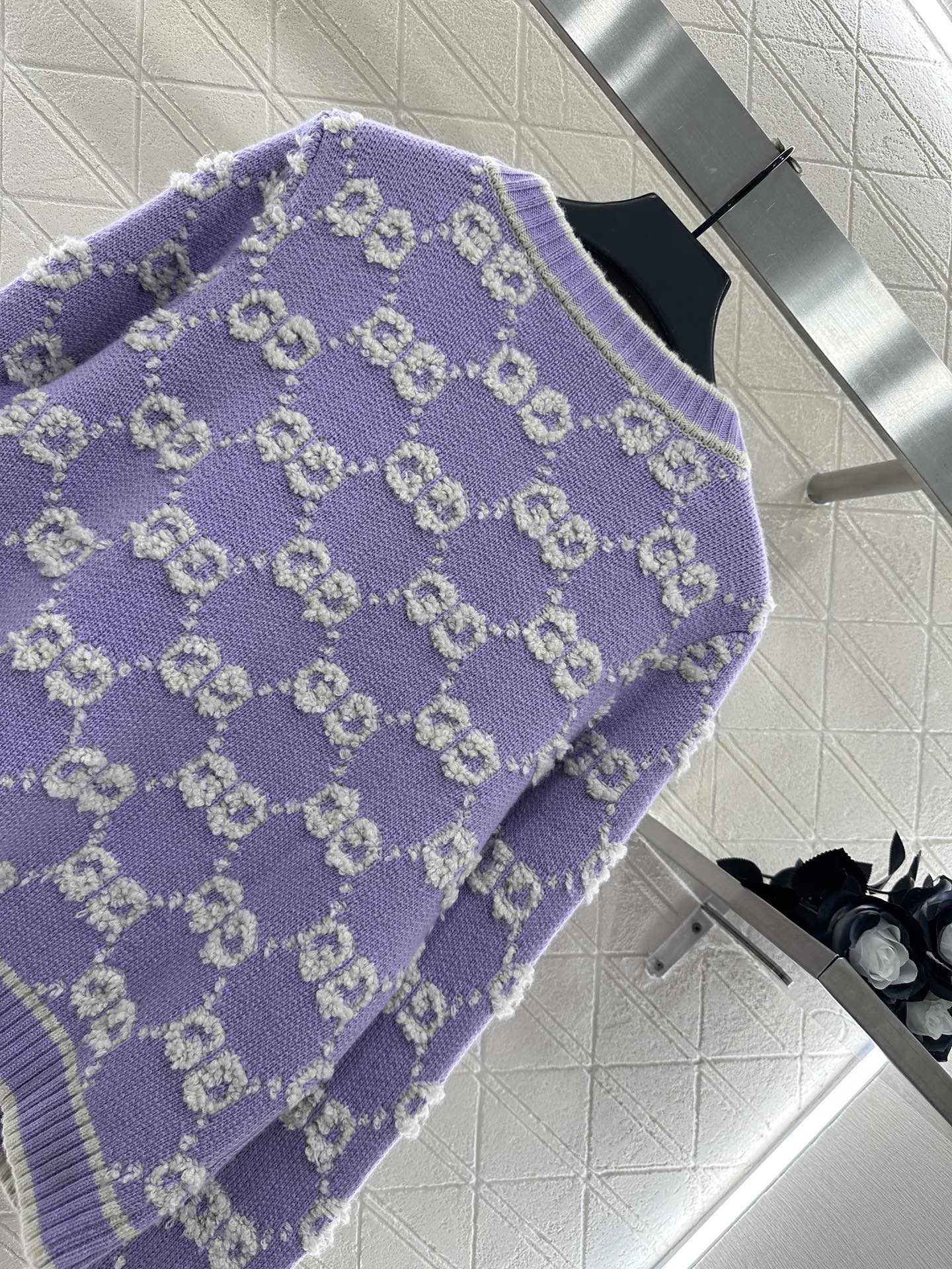 Round neck jacquard knitted cardigan