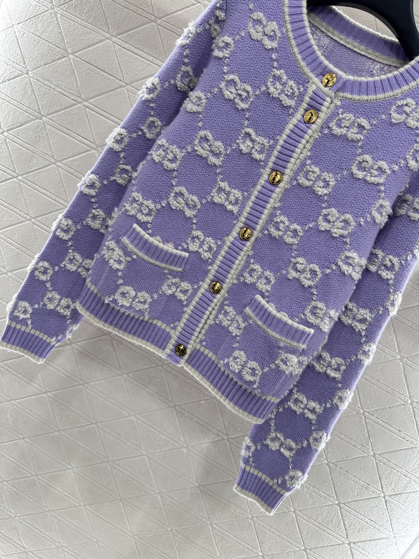 Round neck jacquard knitted cardigan