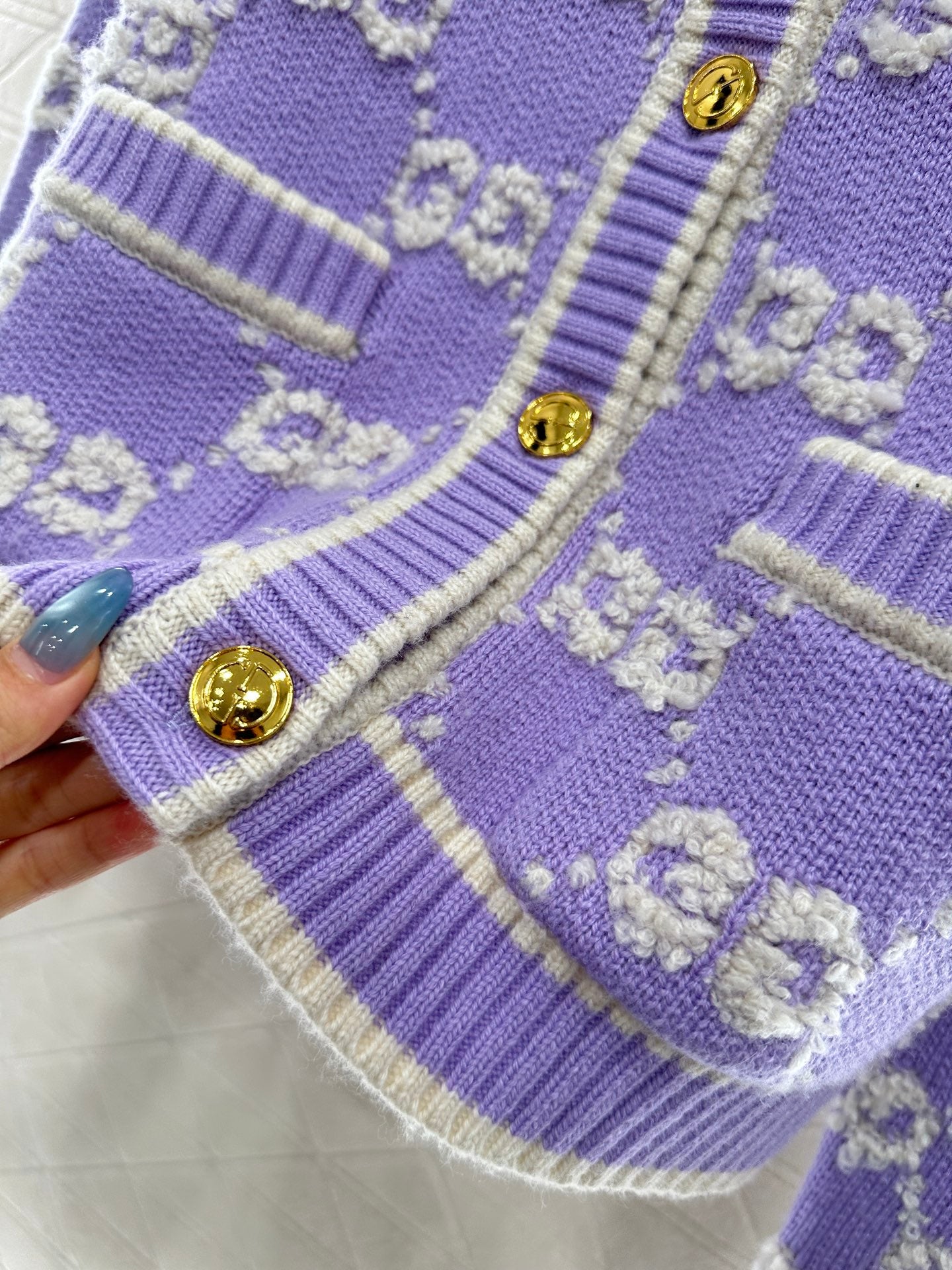 Round neck jacquard knitted cardigan