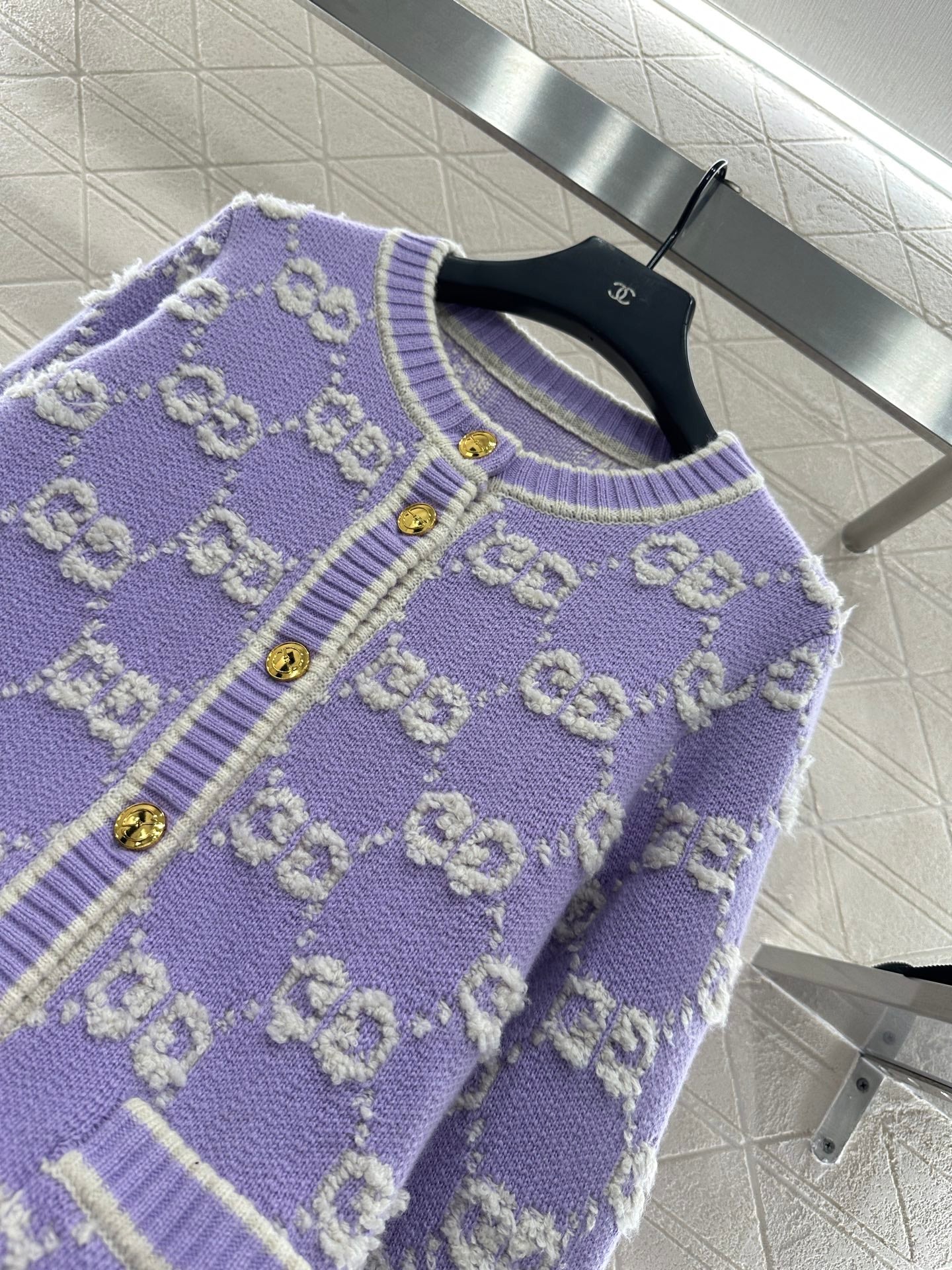 Round neck jacquard knitted cardigan