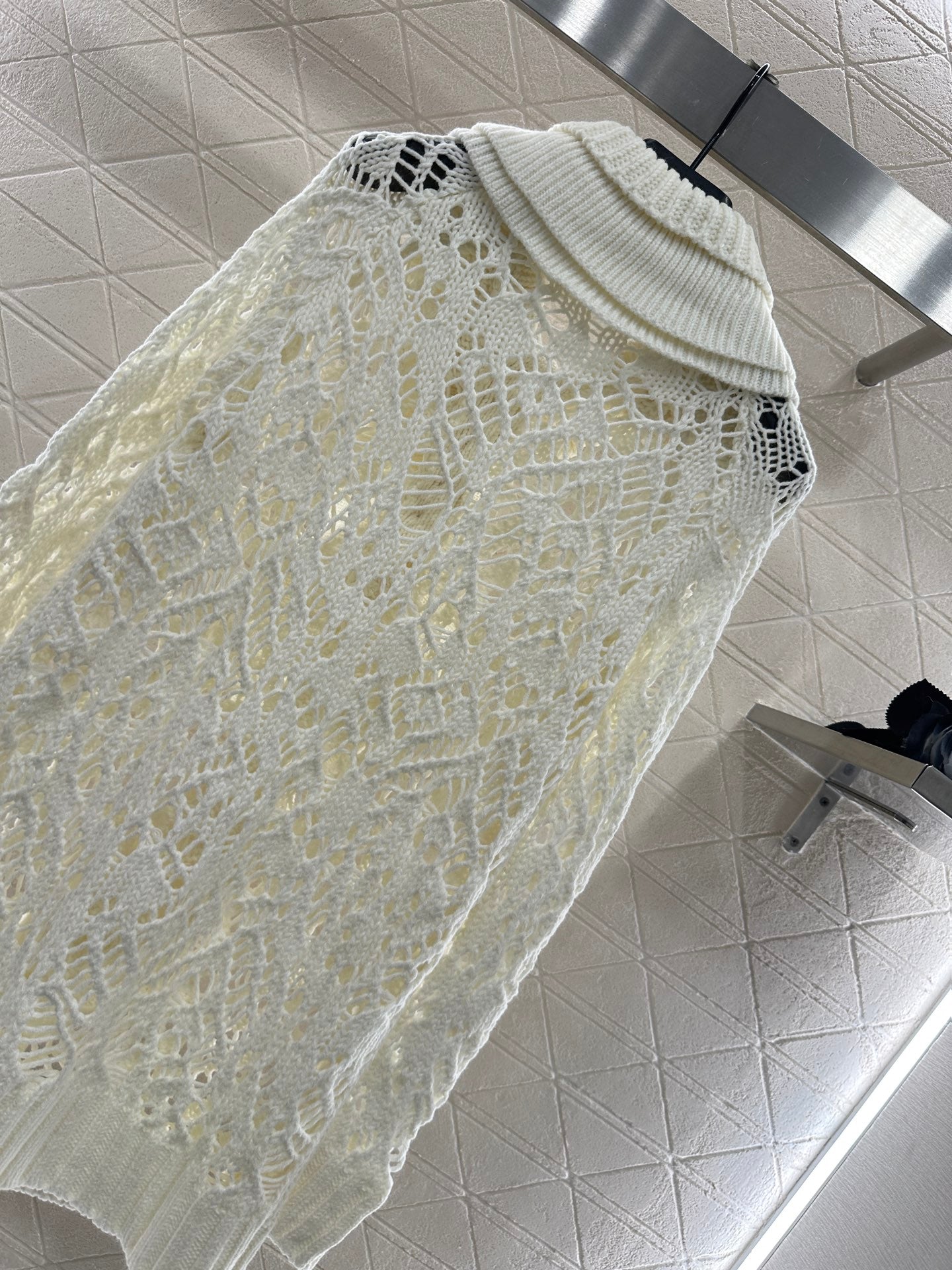 Detachable pleated lace knit sweater