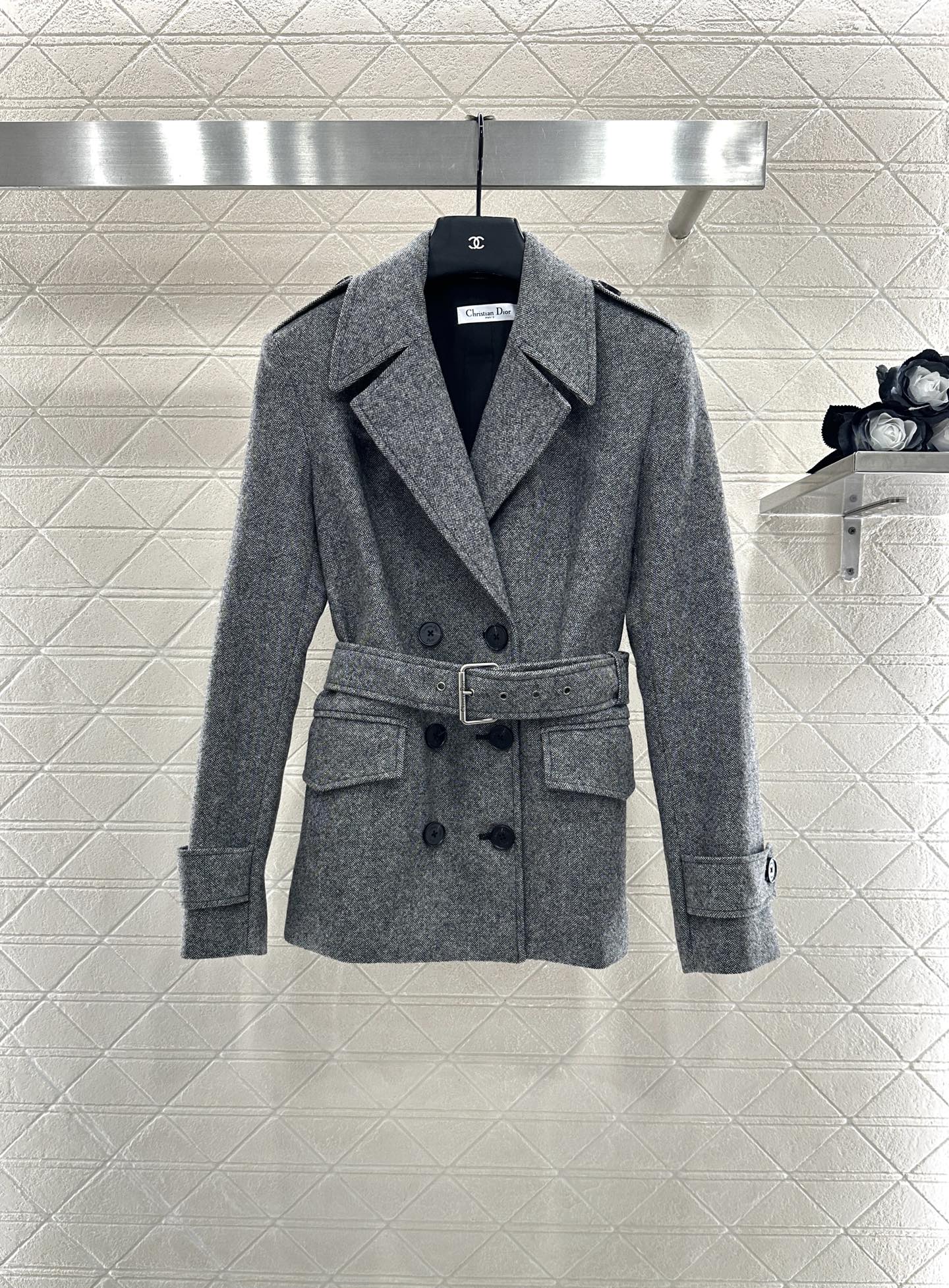 Lapel waistband woolen coat